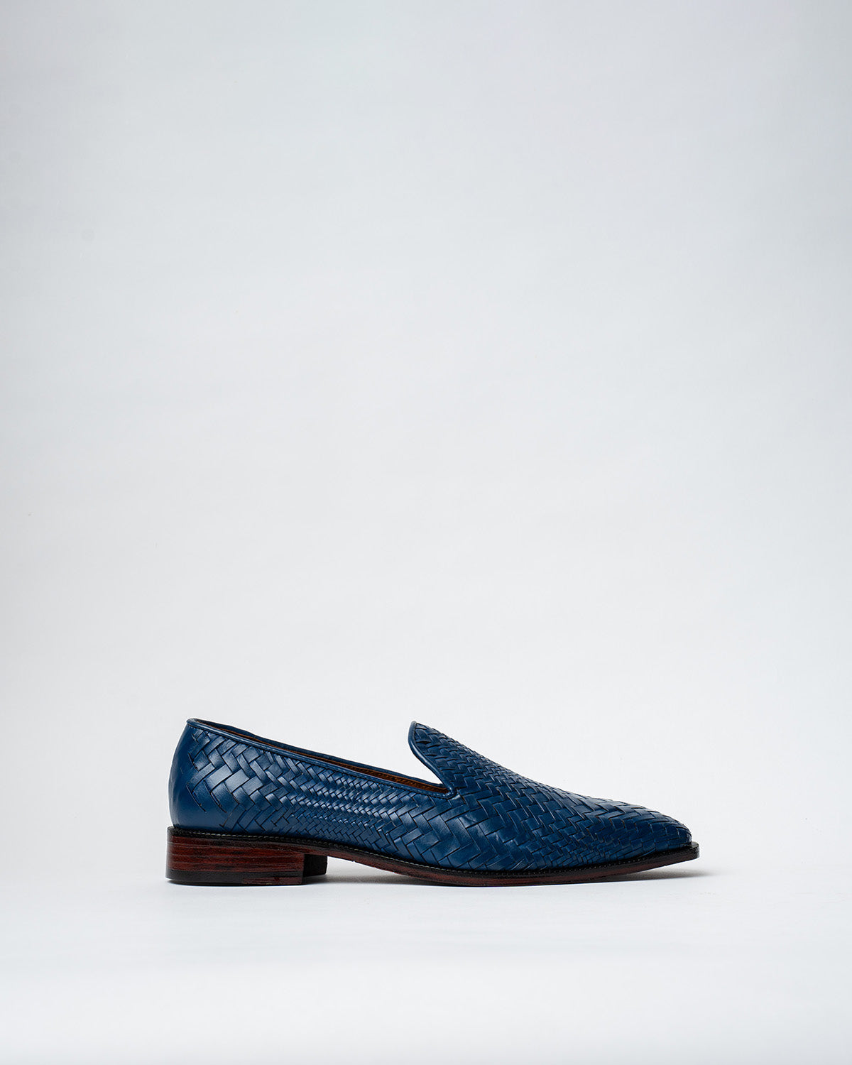 EVENING SLIP-ONS WITH AN ALMOND TOE, EASY TO SLIDE IN SHOES