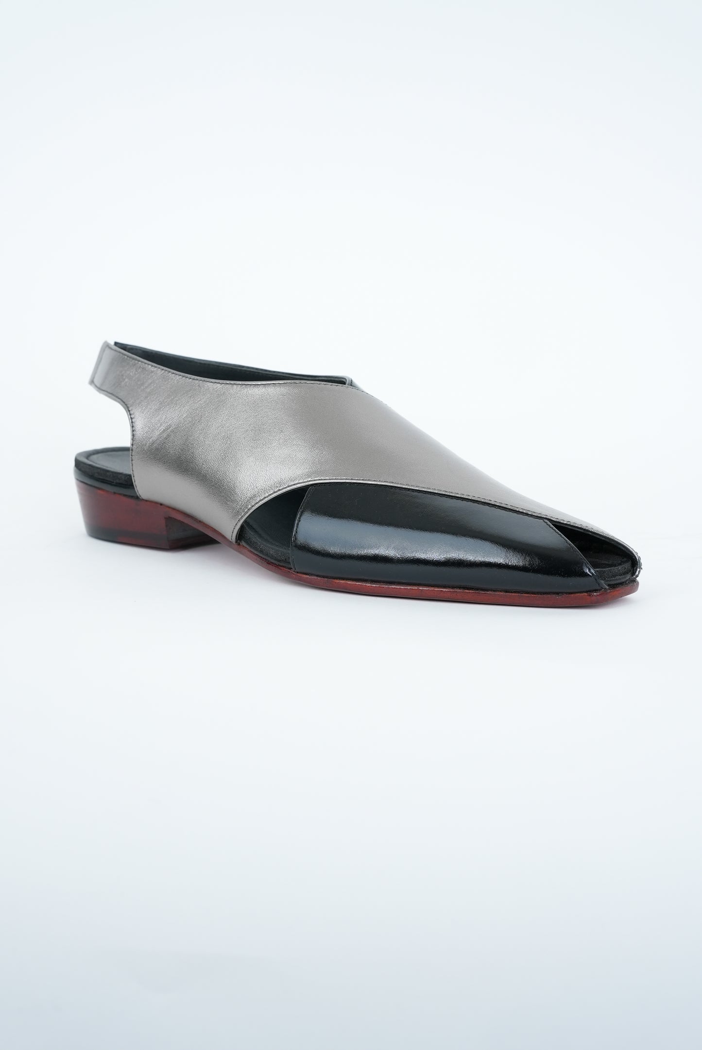 CLASSIC METALLIC SILVER AND BLACK CRISS-CROSS STRAP VELCRO SANDAL