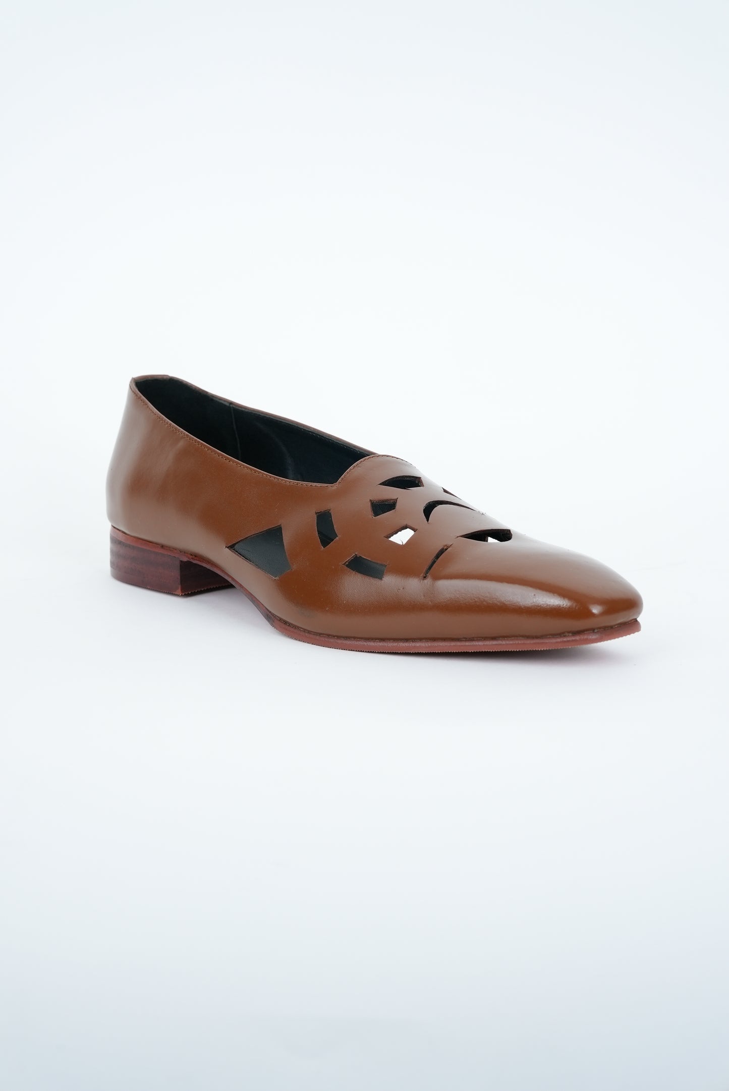 CLASSIC BROWN WITH SQUARE POINTED TOE CUT JUTTI