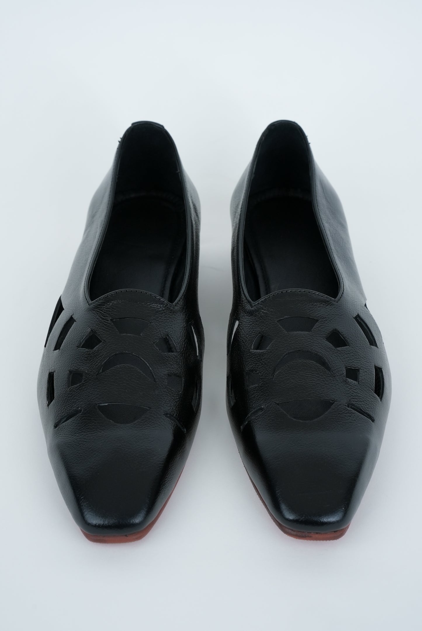 CLASSIC BLACK WITH SQUARE POINTED TOE CUT JUTTI