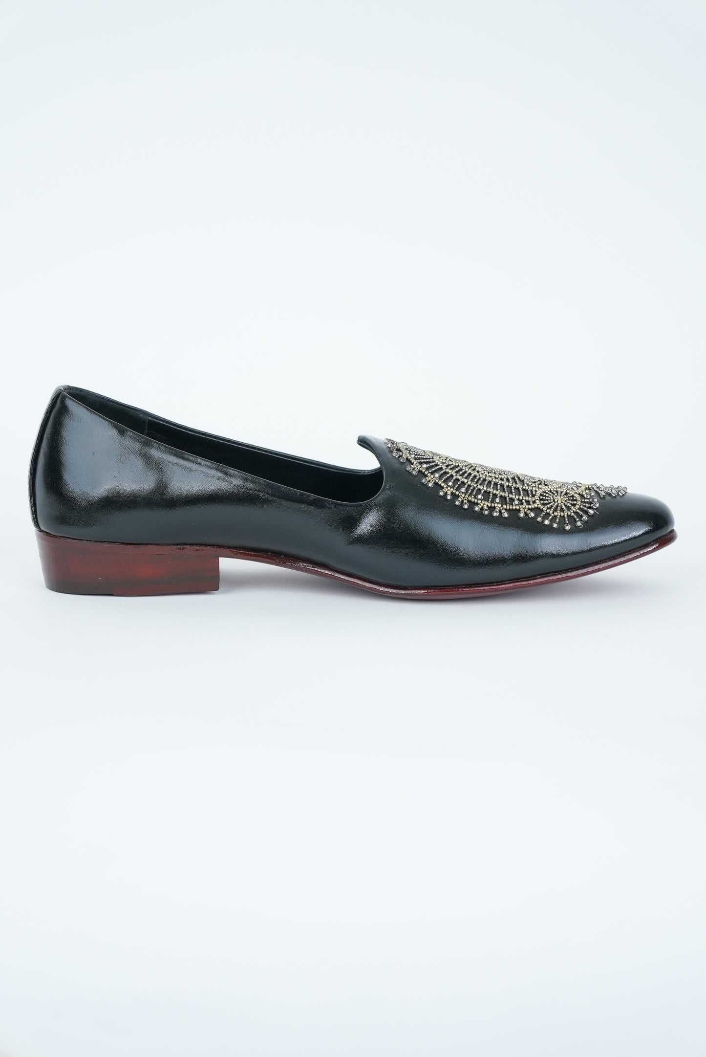 CLASSIC BLACK WITH GOLD HANDMADE EMBRIODERY JUTTI