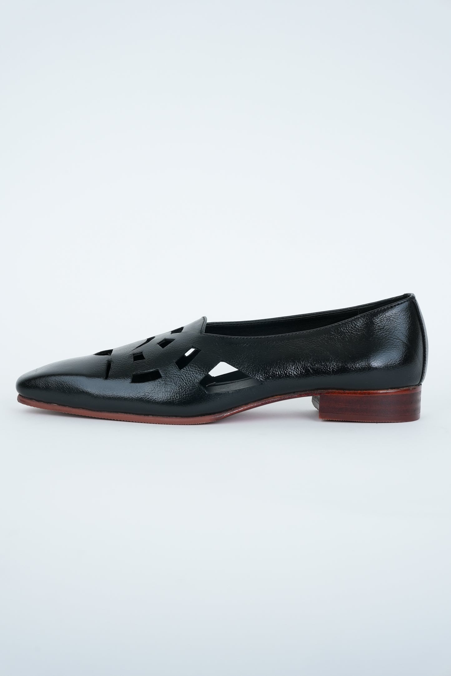 CLASSIC BLACK WITH SQUARE POINTED TOE CUT JUTTI