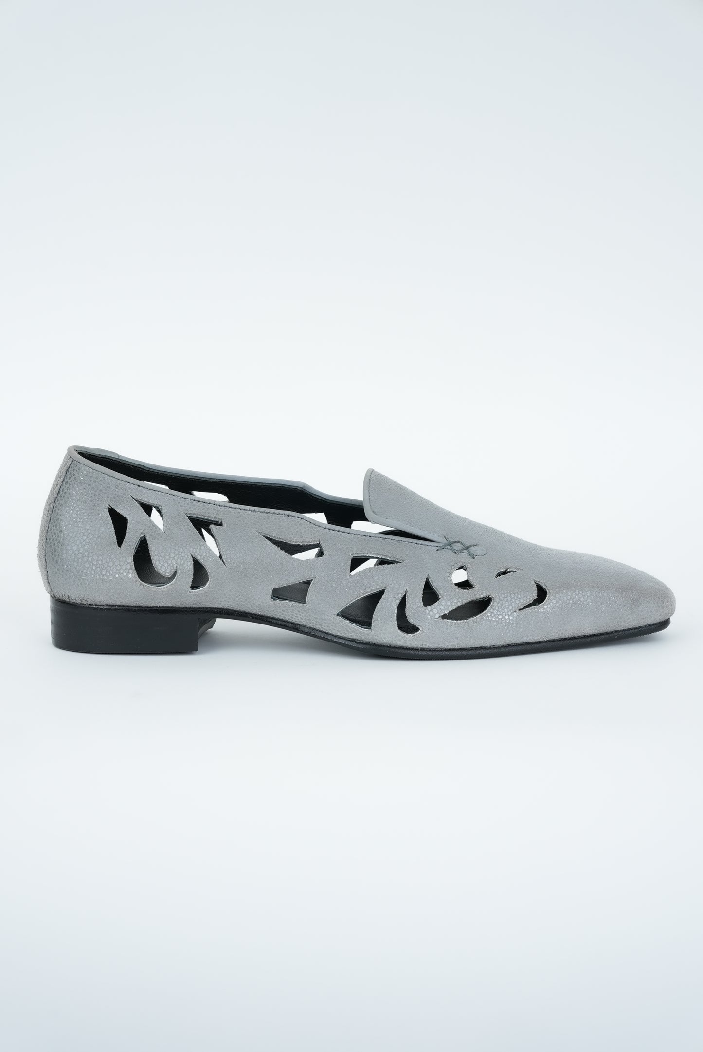 CLASSIC ASH GREY CUT JUTTI