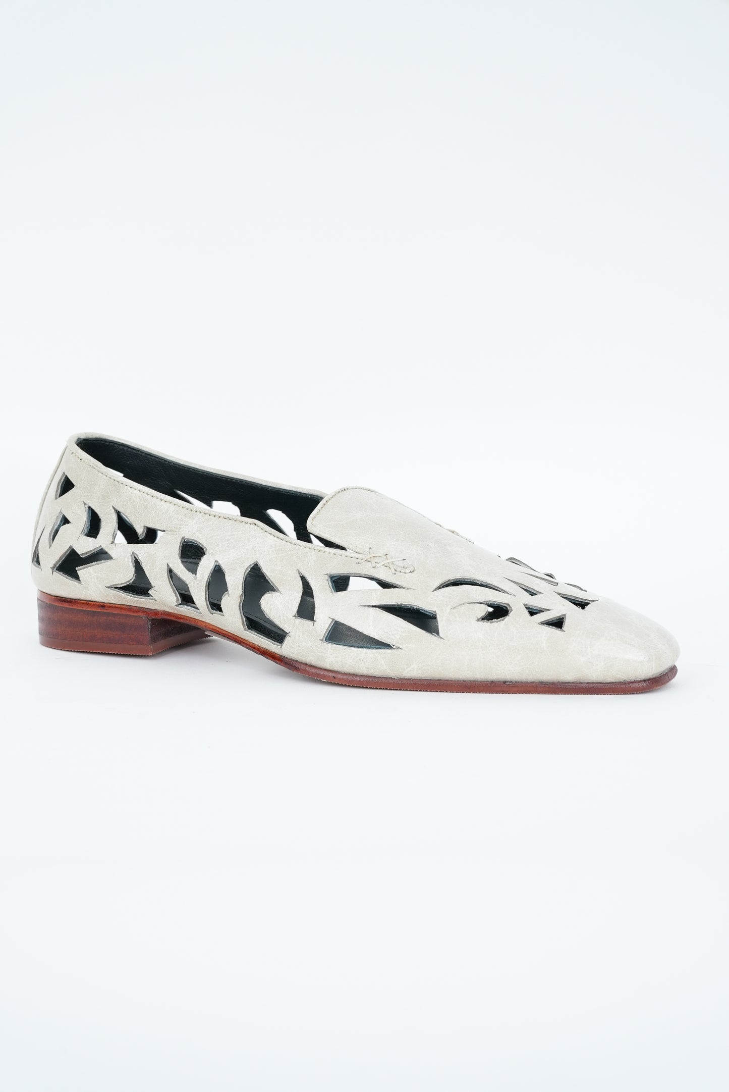 CLASSIC ASH GREY CUT JUTTI
