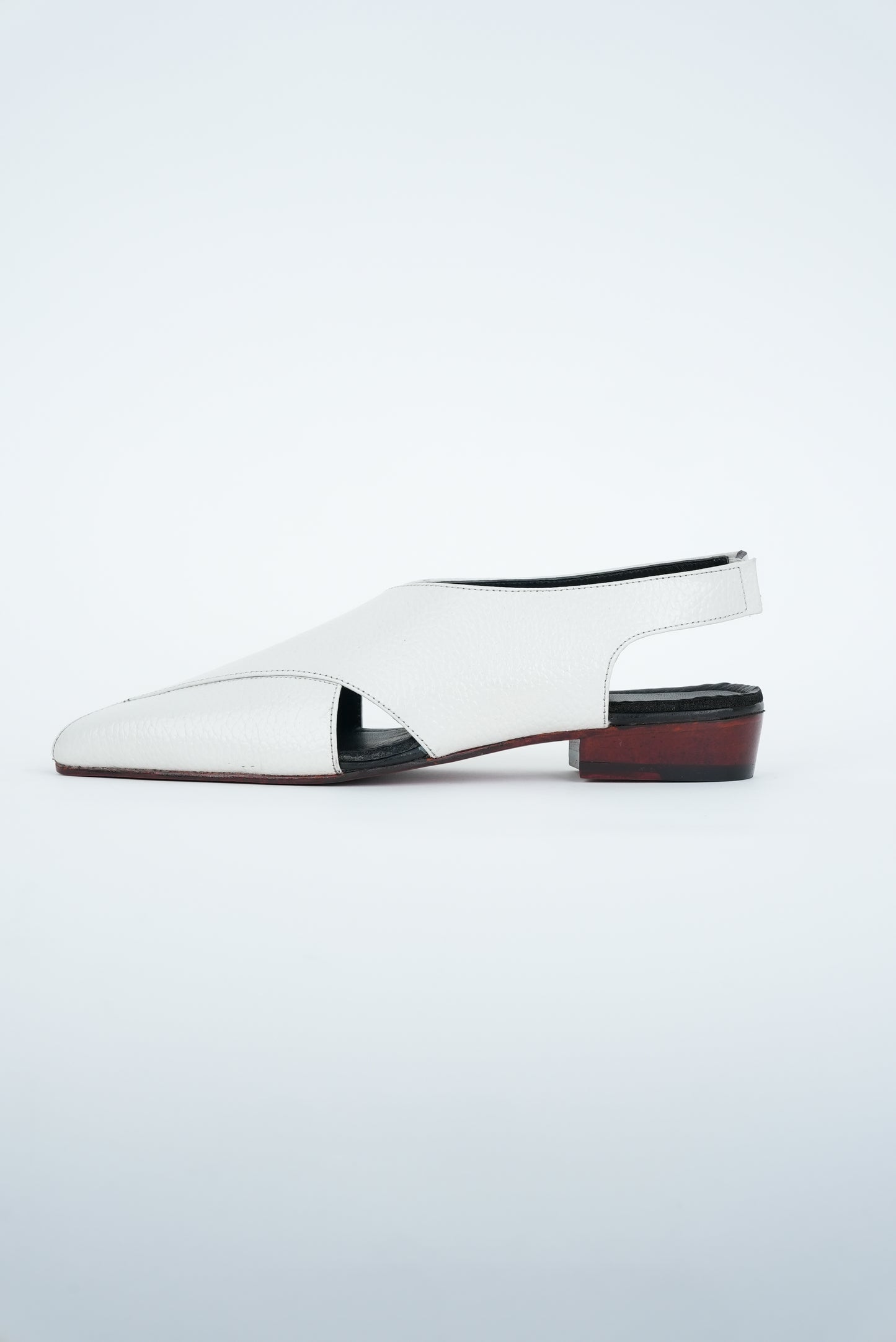 CLASSIC WHITE CRISS-CROSS STRAP SANDAL