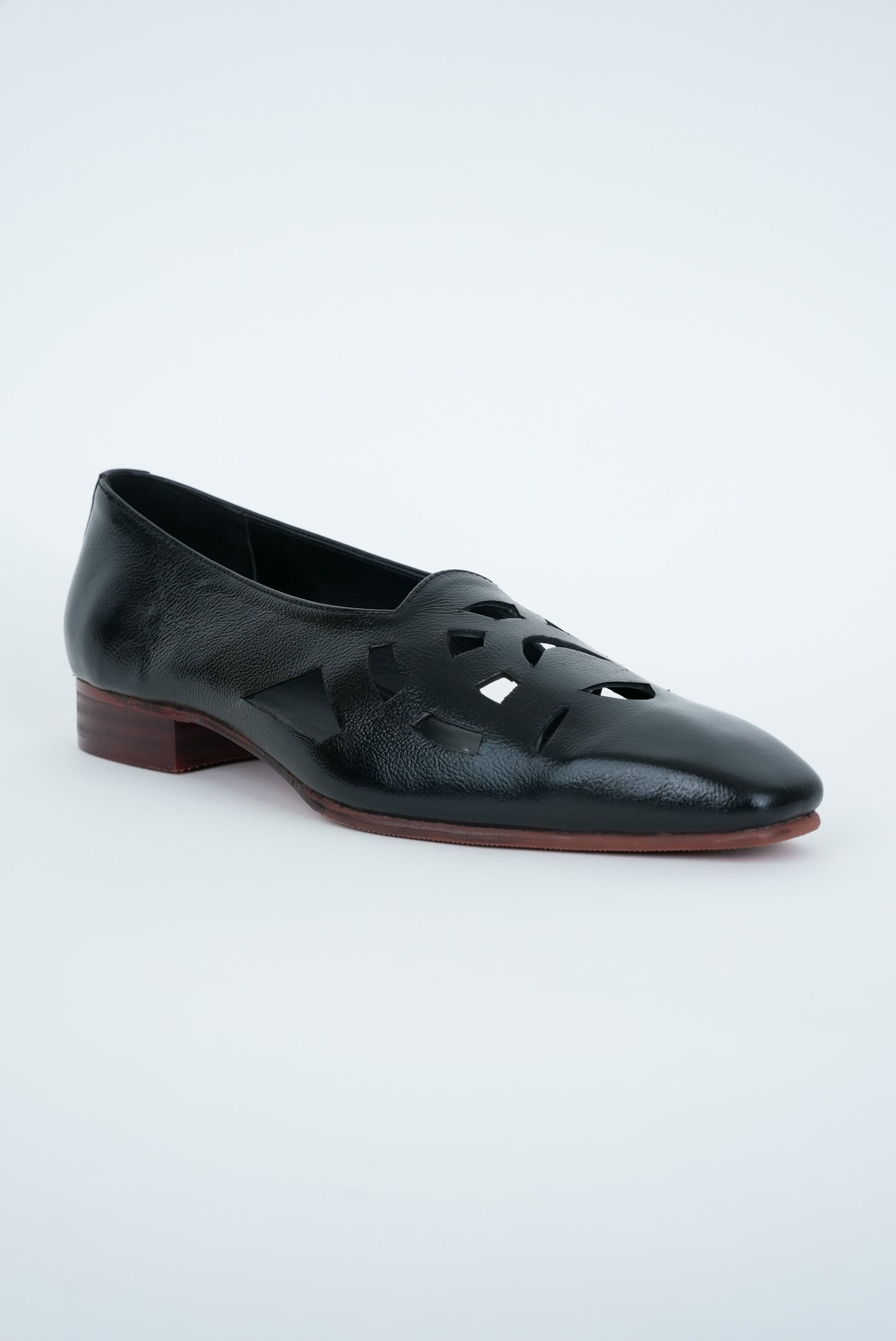 CLASSIC BLACK WITH SQUARE POINTED TOE CUT JUTTI