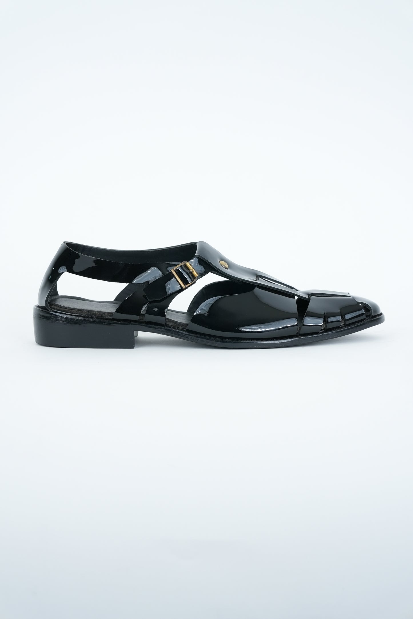 GLOSSY BLACK WITH BUCKLE CUT SANDAL