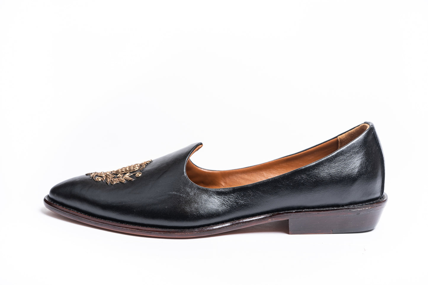 BLACK LEATHER EMBROIDERED JUTTI