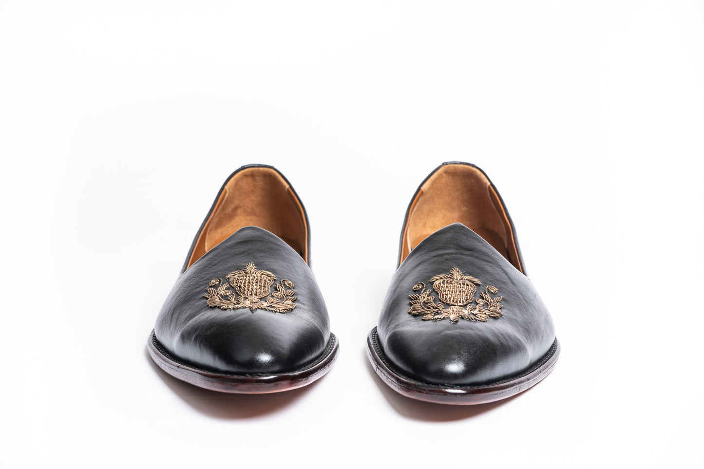 BLACK LEATHER EMBROIDERED JUTTI