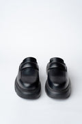 SHOES WITH A ROUNDED TOE AND CHUNKY SOLE