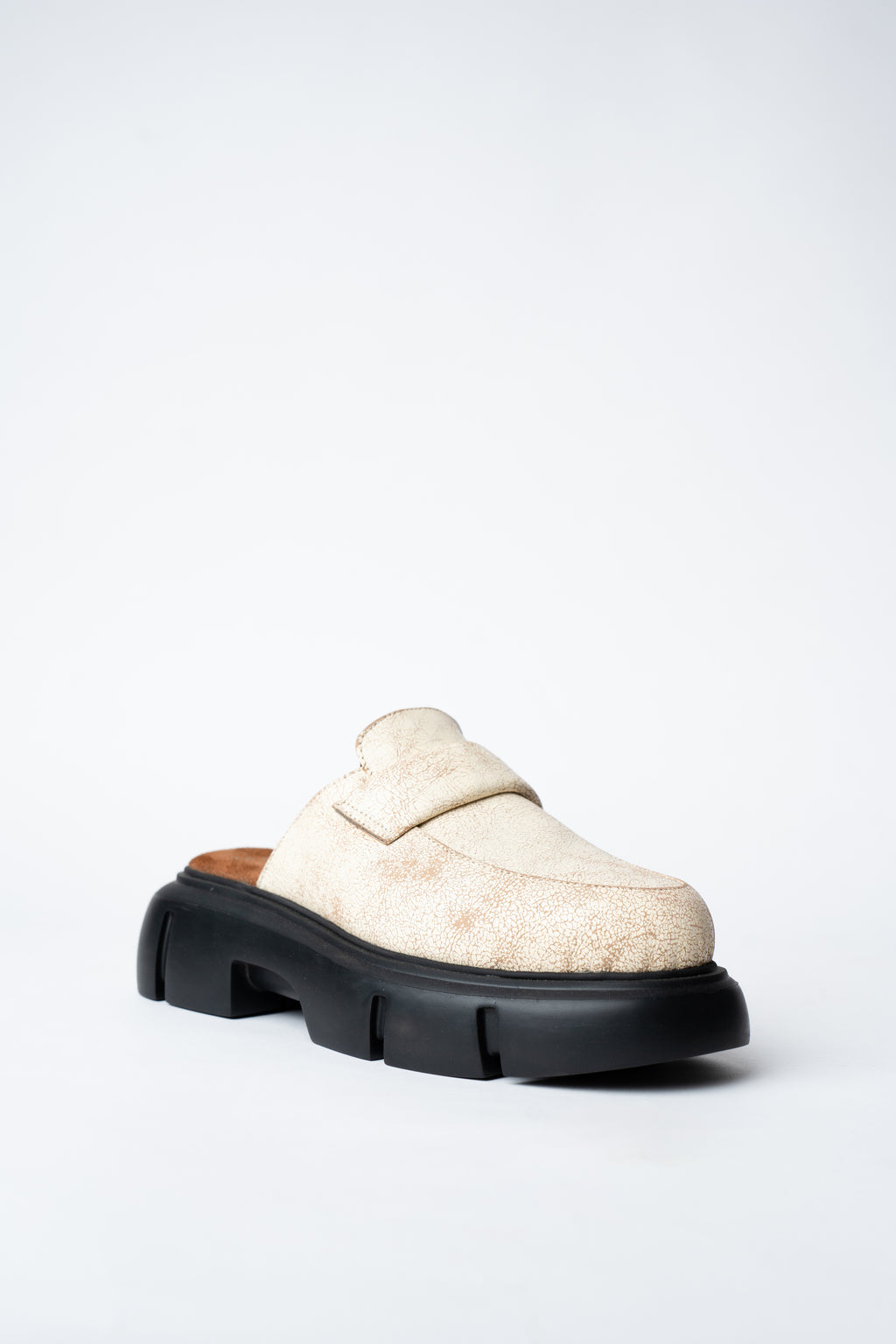 MULES WITH A ROUNDED TOE AND CHUNKY SOLE