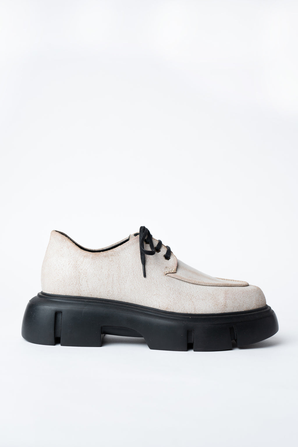 LACED DERBY SHOES WITH A ROUNDED TOE AND CHUNKY SOLE
