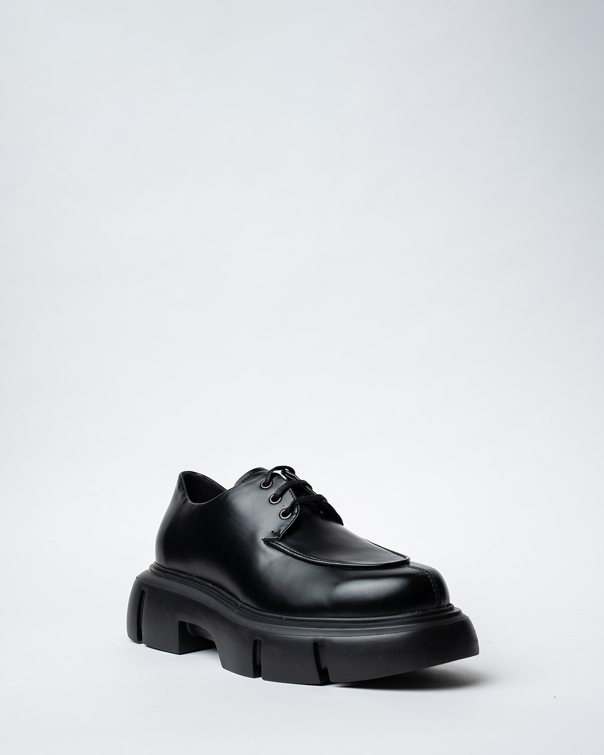 LACED DERBY SHOES WITH A ROUNDED TOE AND CHUNKY SOLE