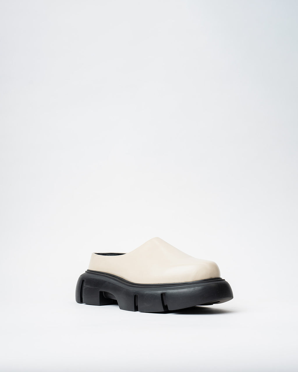 CHUNKY SLIDDERS WITH A ROUNDED TOE AND CHUNKY SOLE