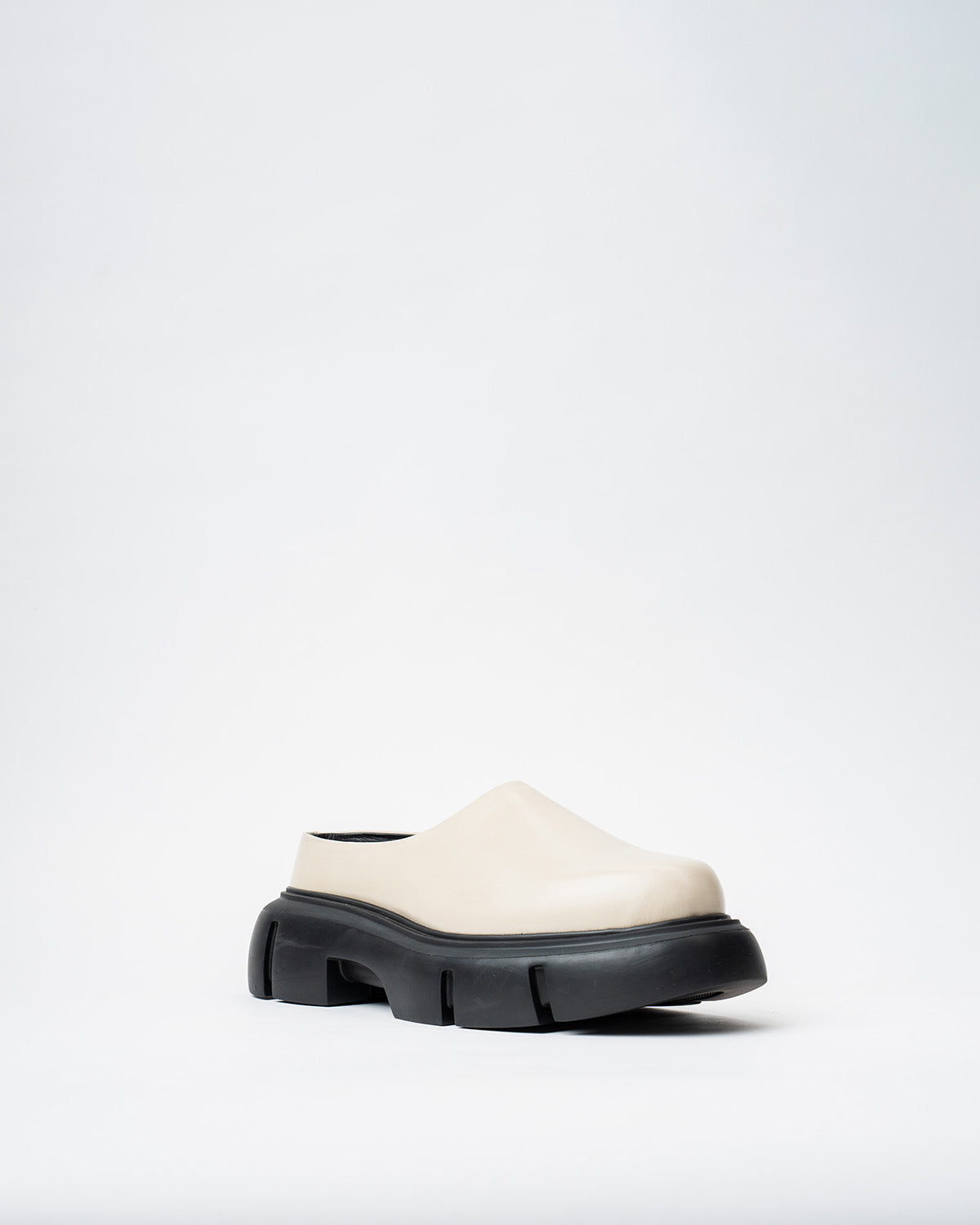 CHUNKY SLIDDERS WITH A ROUNDED TOE AND CHUNKY SOLE