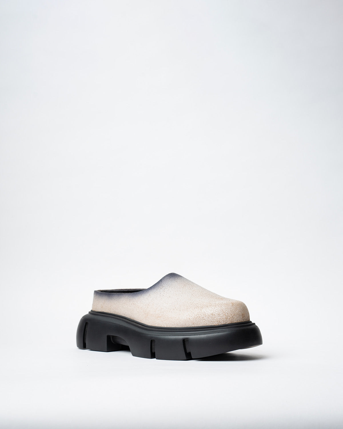 SLIDDERS WITH A ROUNDED TOE AND CHUNKY SOLE