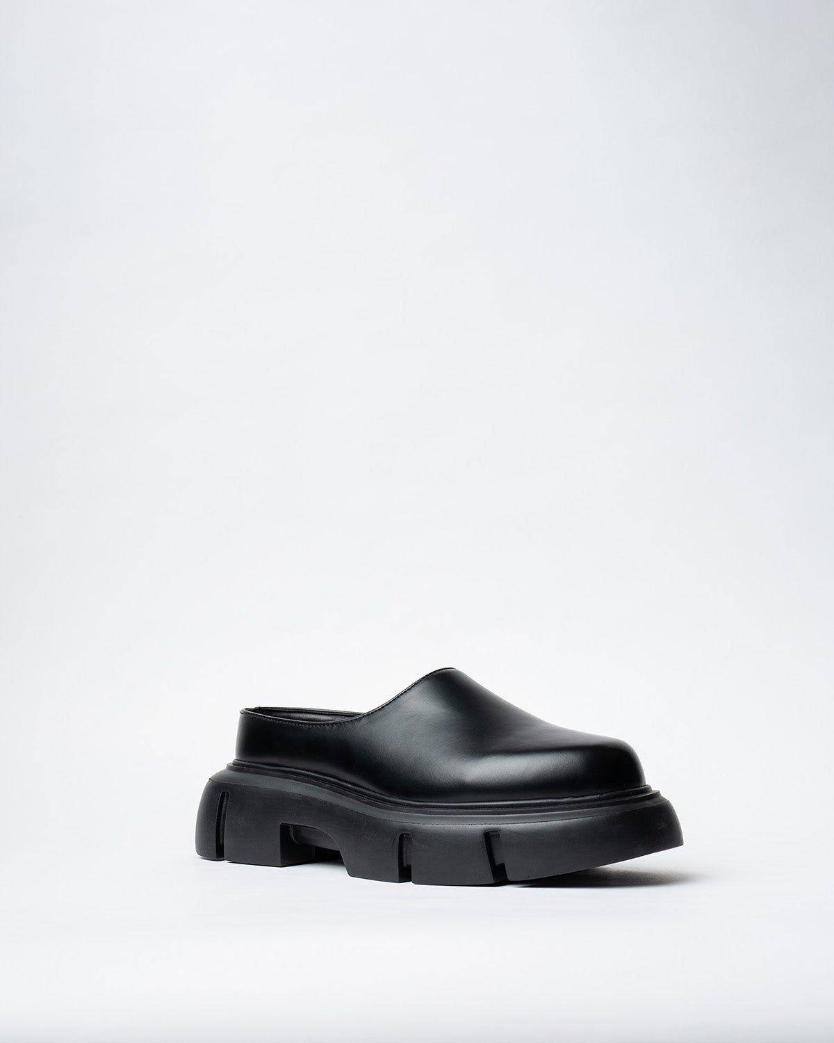 DERBY SHOES WITH A ROUNDED TOE AND CHUNKY SOLE