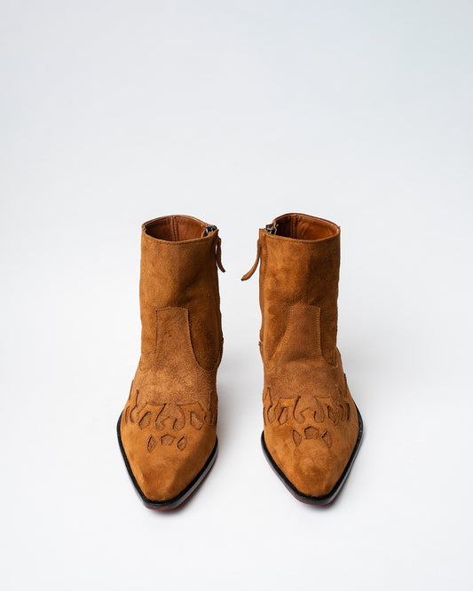 COWBOY ANKLE BOOTS WITH A SQUARE POINTED TOE AND TRAPEZOID HEEL, FEATURING A SIDE ZIP CLOSURE