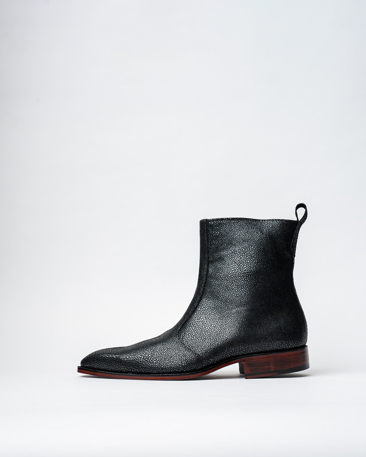 COWBOY ANKLE BOOTS WITH A SQUARE POINTED TOE AND TRAPEZOID HEEL, FEATURING A SIDE ZIP CLOSURE