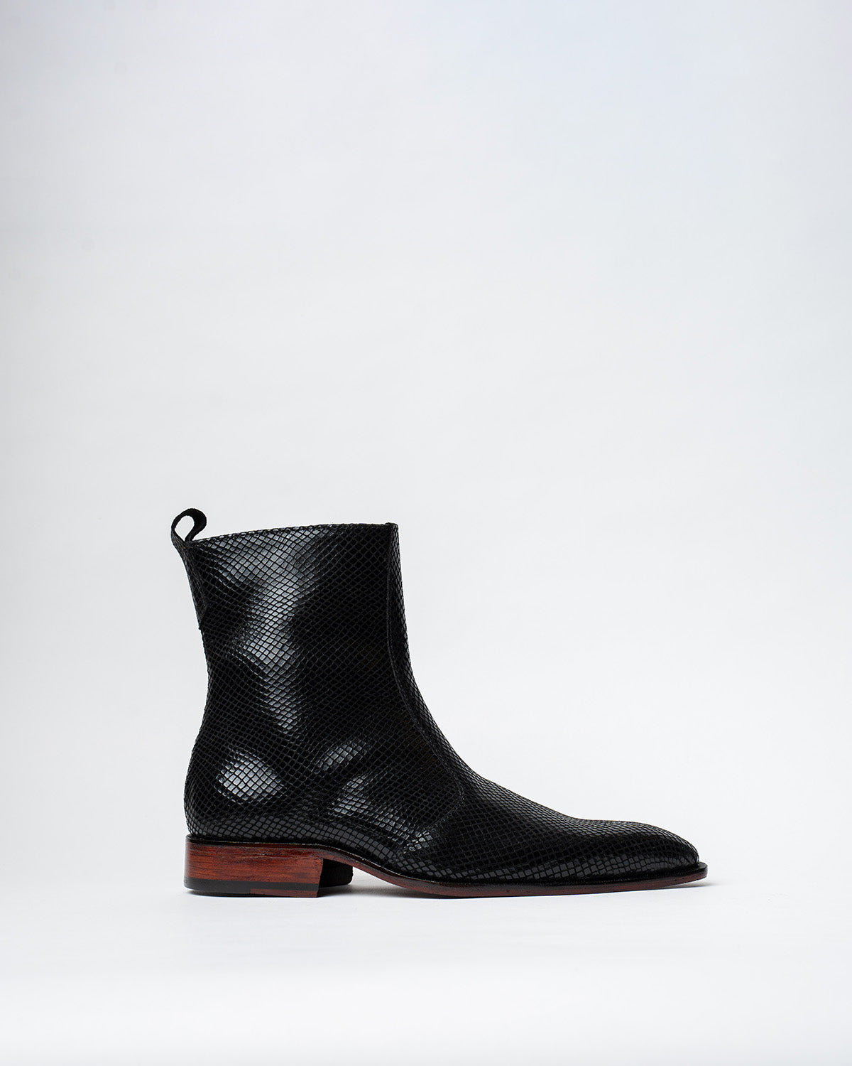 COWBOY ANKLE BOOTS WITH A SQUARE POINTED TOE AND TRAPEZOID HEEL, FEATURING A SIDE ZIP CLOSURE