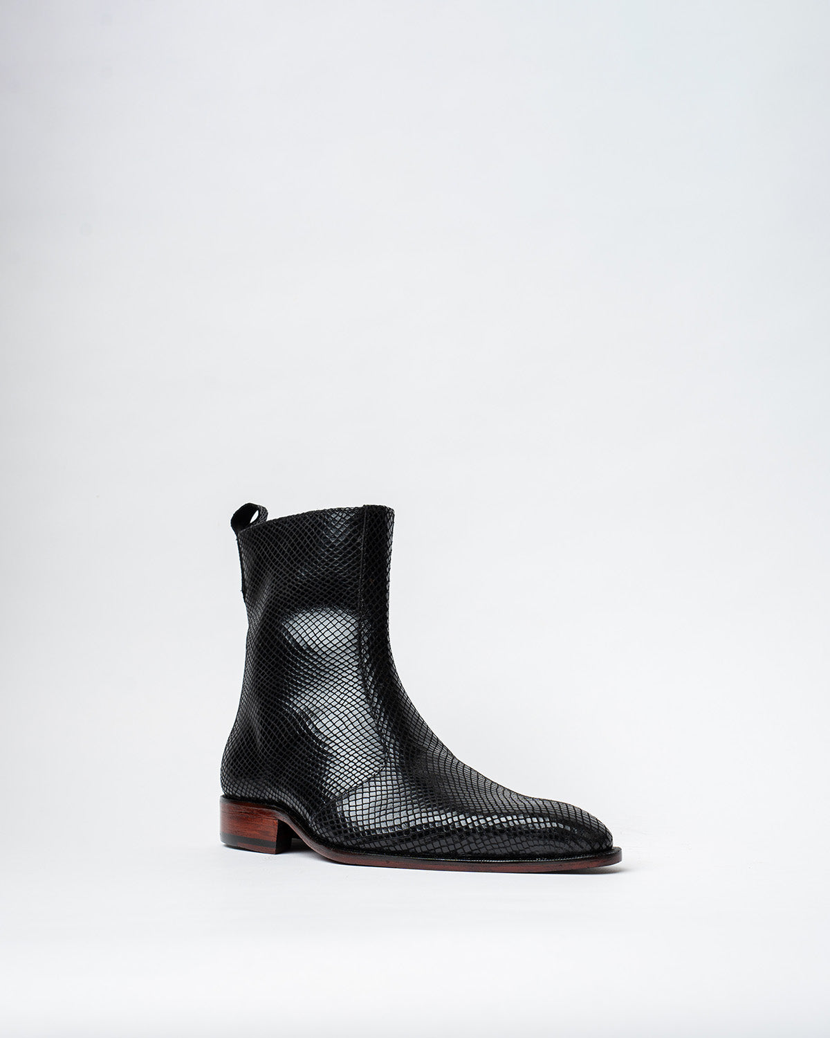 COWBOY ANKLE BOOTS WITH A SQUARE POINTED TOE AND TRAPEZOID HEEL, FEATURING A SIDE ZIP CLOSURE