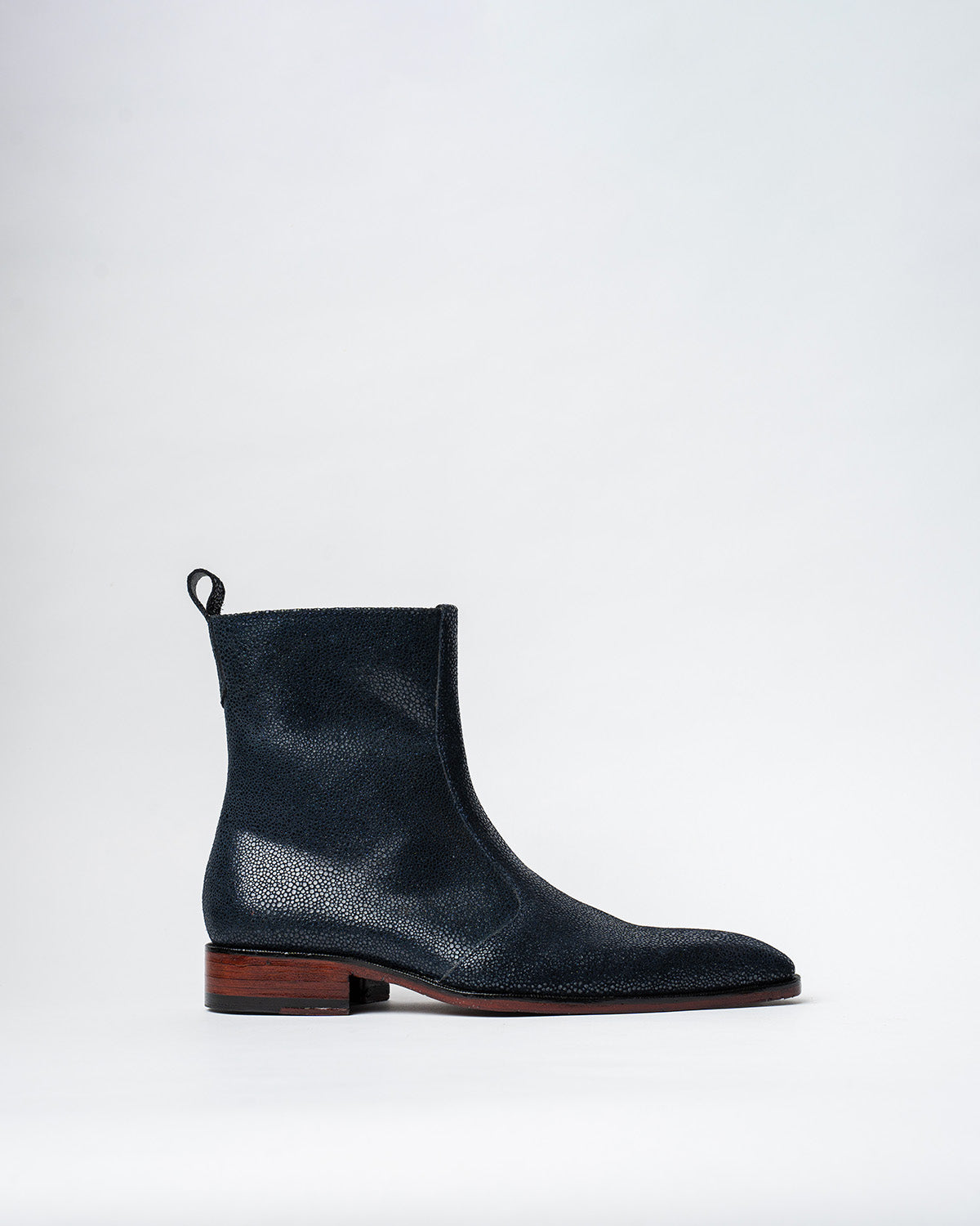 COWBOY ANKLE BOOTS WITH A SQUARE POINTED TOE AND TRAPEZOID HEEL, FEATURING A SIDE ZIP CLOSURE