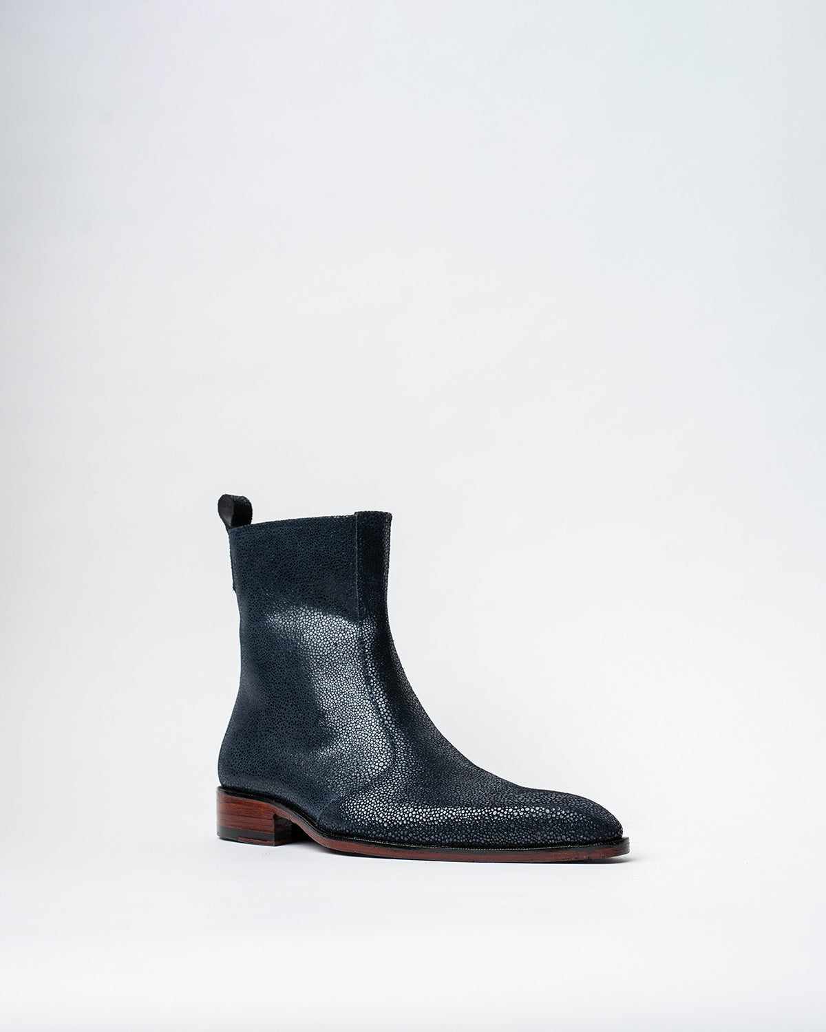 COWBOY ANKLE BOOTS WITH A SQUARE POINTED TOE AND TRAPEZOID HEEL, FEATURING A SIDE ZIP CLOSURE