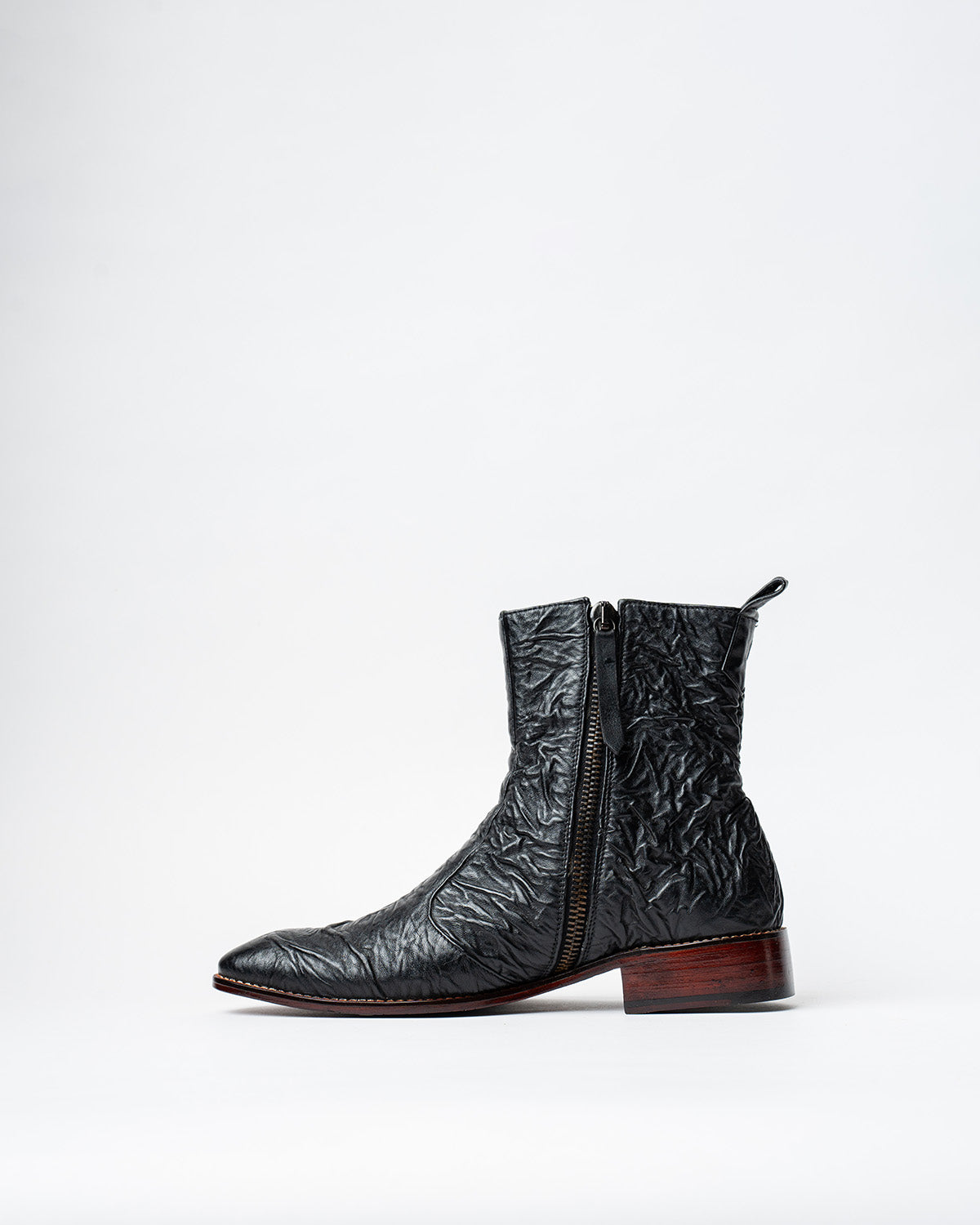 COWBOY ANKLE BOOTS WITH A SQUARE POINTED TOE AND TRAPEZOID HEEL, FEATURING A SIDE ZIP CLOSURE