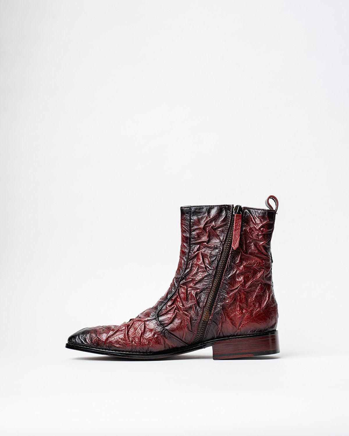 COWBOY ANKLE BOOTS WITH A SQUARE POINTED TOE AND TRAPEZOID HEEL, FEATURING A SIDE ZIP CLOSURE