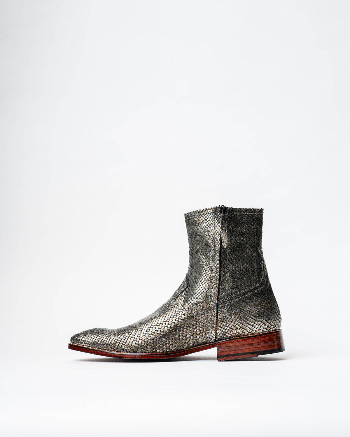 ANKLE BOOTS WITH A SQUARE POINTED TOE AND TRAPEZOID HEEL, FEATURING A SIDE ZIP CLOSURE