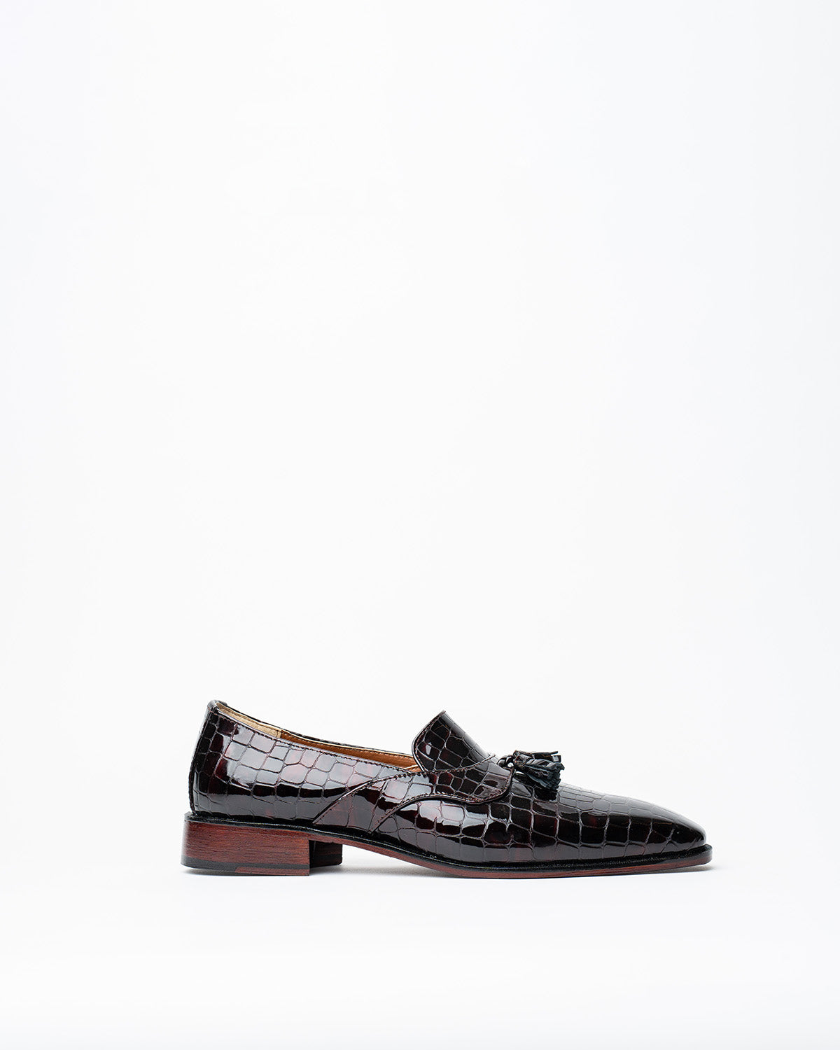 EVENING TASSEL LOAFER WITH A SQUARE TOE, FEATURING OLD MONEY LOOK.