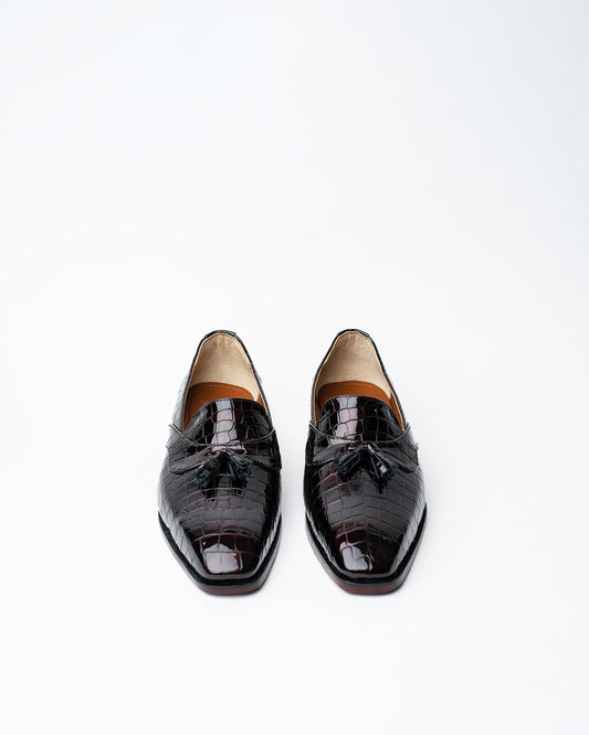 EVENING TASSEL LOAFER WITH A SQUARE TOE, FEATURING OLD MONEY LOOK.