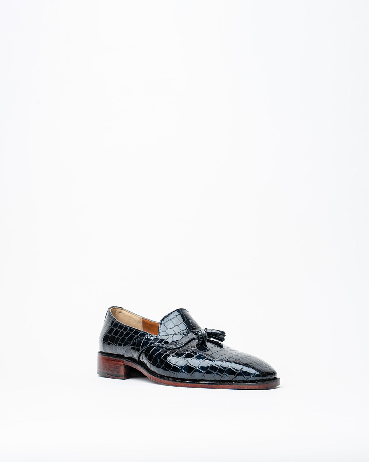 EVENING TASSEL LOAFER WITH A SQUARE TOE, FEATURING OLD MONEY LOOK.