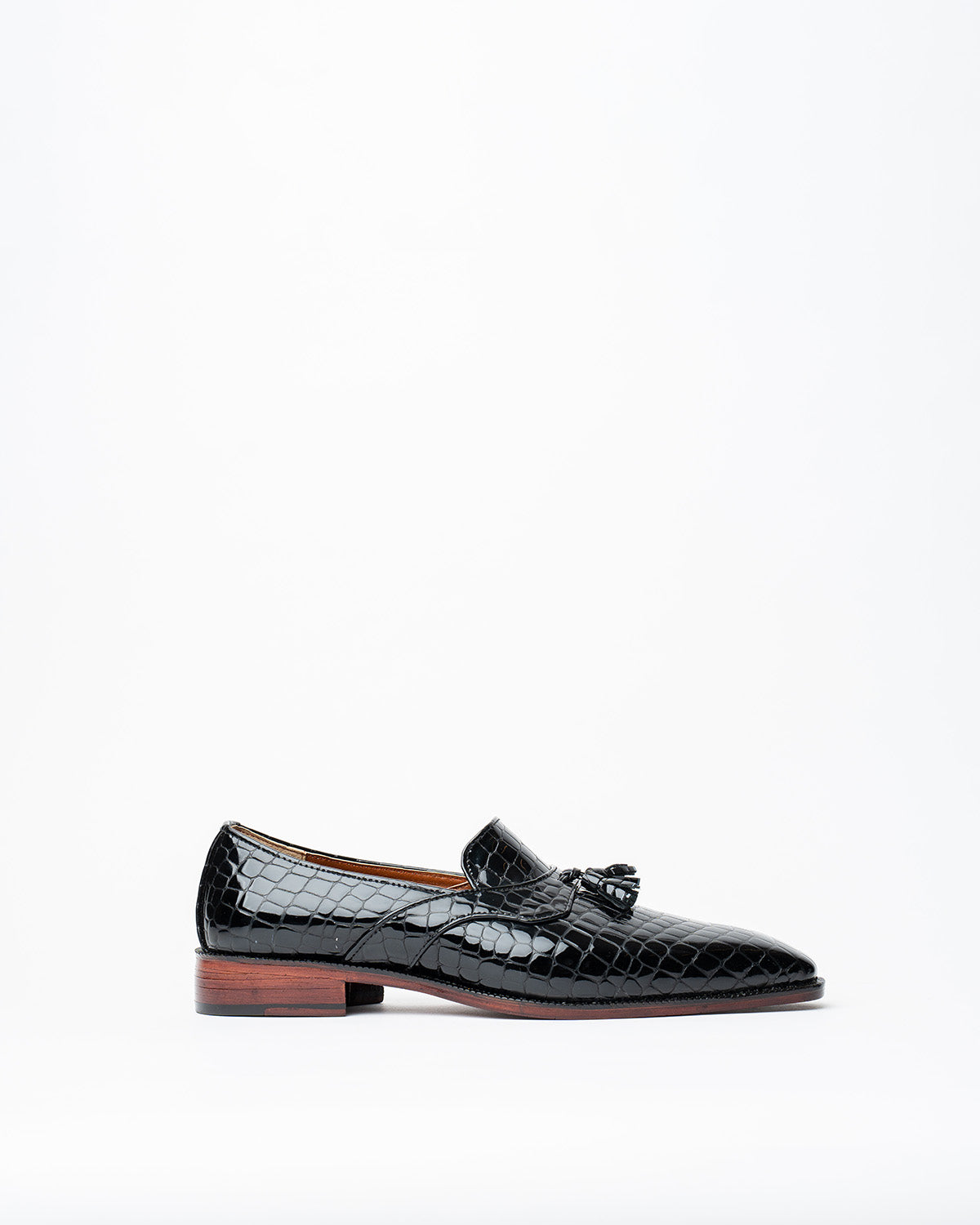 EVENING TASSEL LOAFER WITH A SQUARE TOE, FEATURING OLD MONEY LOOK.