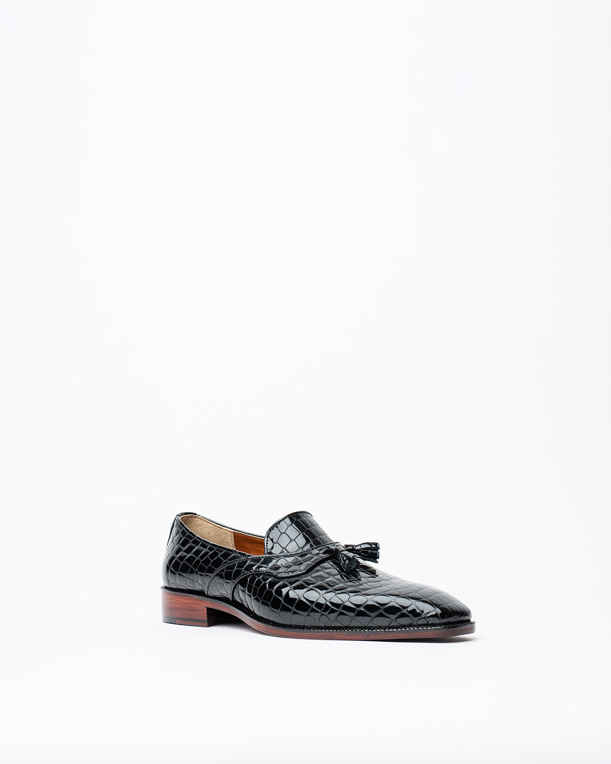 EVENING TASSEL LOAFER WITH A SQUARE TOE, FEATURING OLD MONEY LOOK.