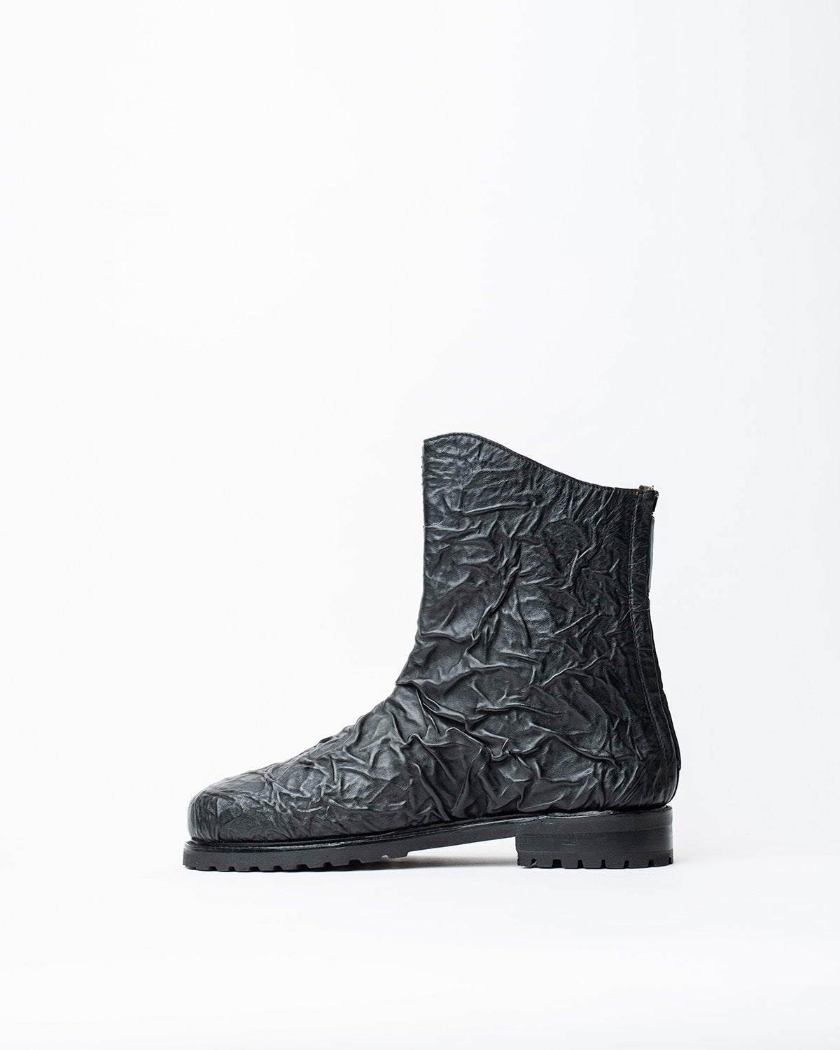 ANKLE BOOTS WITH A ROUNDED TOE, FEATURING A BACK ZIP CLOSURE
