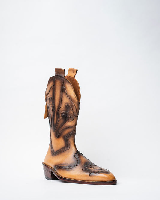 CLAF LENGHT COWBOY BOOTS WITH A SQUARE POINTED TOE AND TRAPEZOID HEEL, FEATURING A SIDE ZIP CLOSURE.