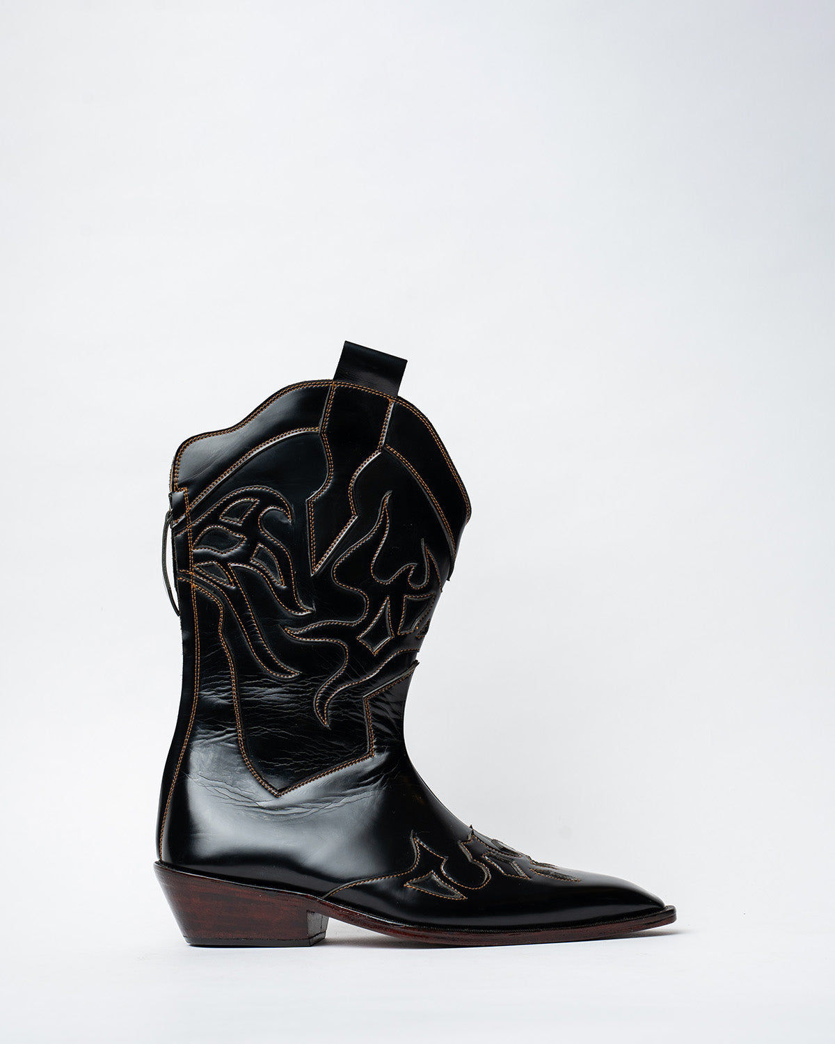 CLAF LENGHT COWBOY BOOTS WITH A SQUARE POINTED TOE AND TRAPEZOID HEEL, FEATURING A SIDE ZIP CLOSURE