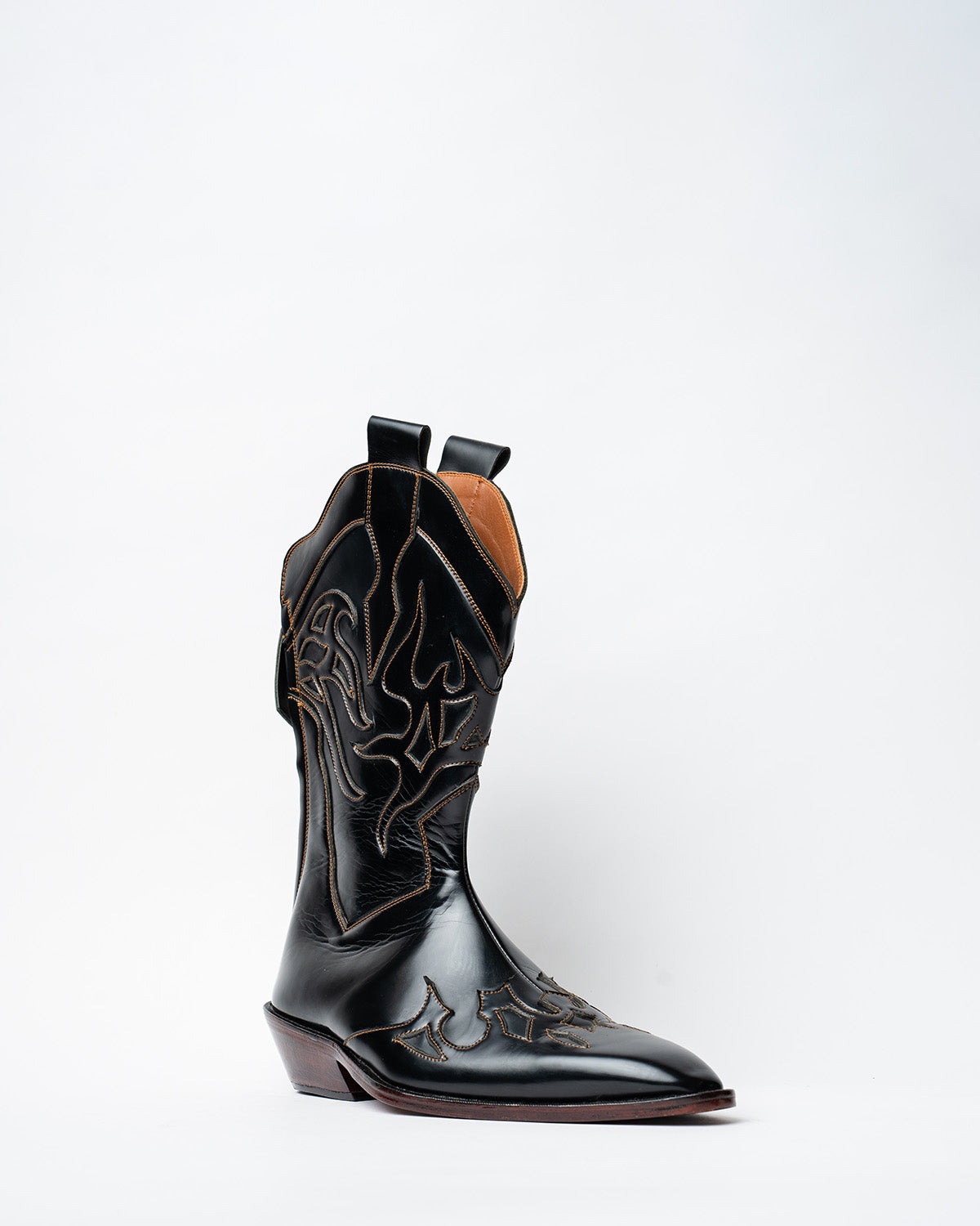 CLAF LENGHT COWBOY BOOTS WITH A SQUARE POINTED TOE AND TRAPEZOID HEEL, FEATURING A SIDE ZIP CLOSURE