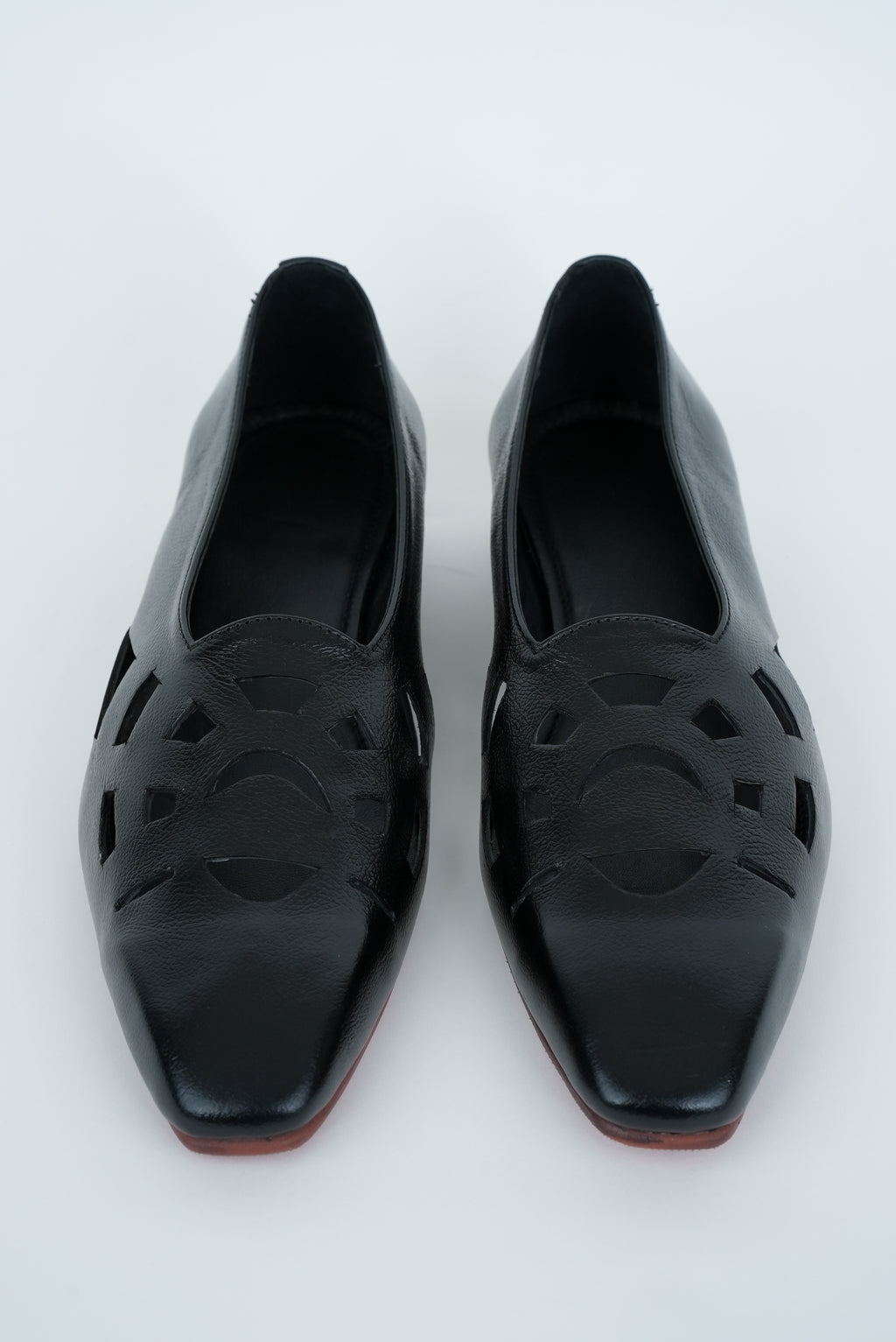 CLASSIC BLACK WITH SQUARE  POINTED TOE CUT JUTTI