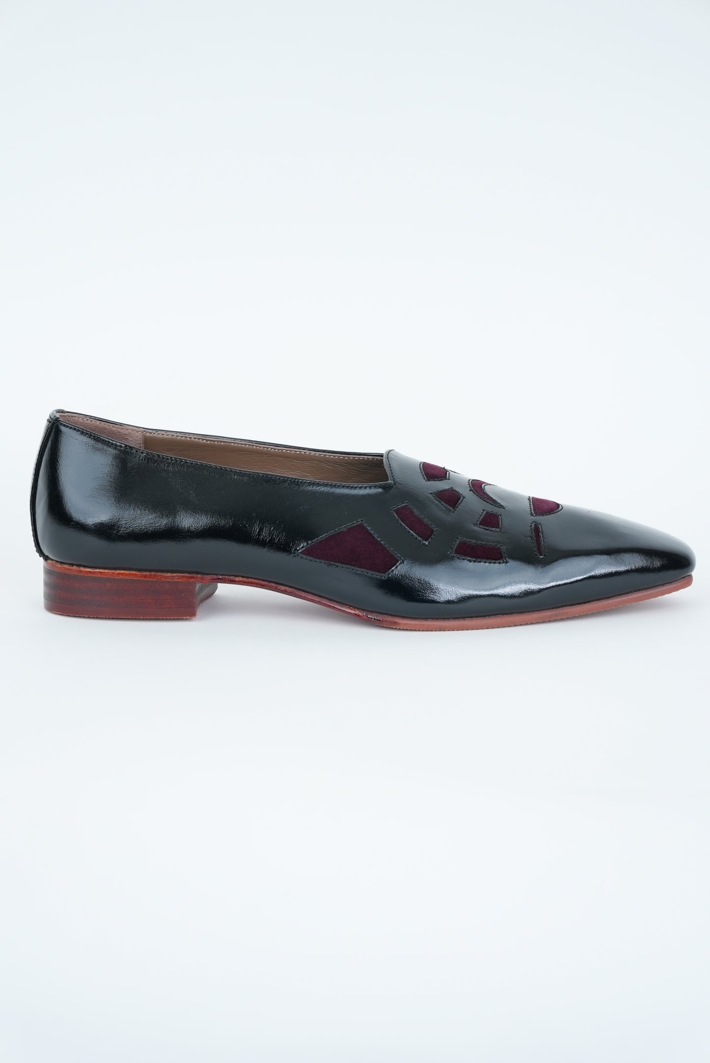 CLASSIC BLACK AND MAHROON WITH SQUARE POINTED TOE CUT JUTTI