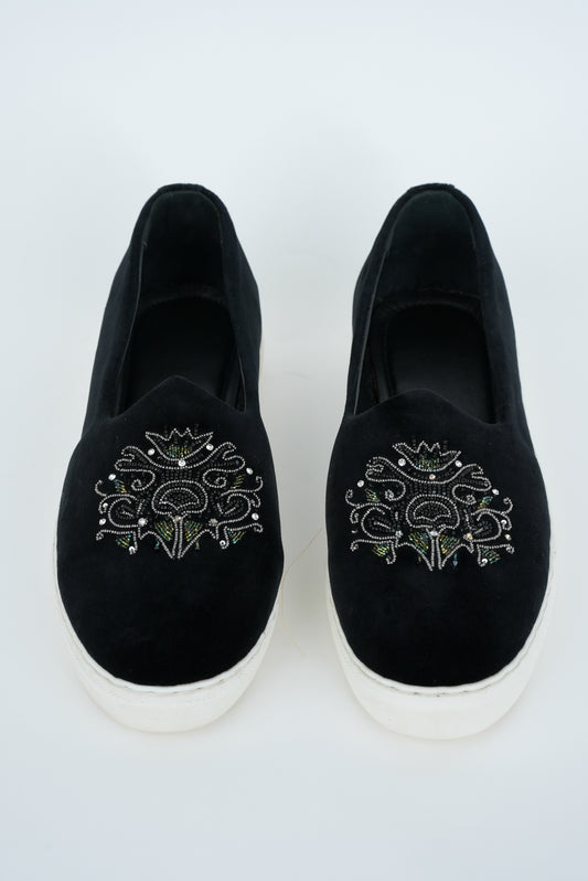 BLACK WITH HANDMADE  EMBRIODERY SNEAKER SOLE JUTTI