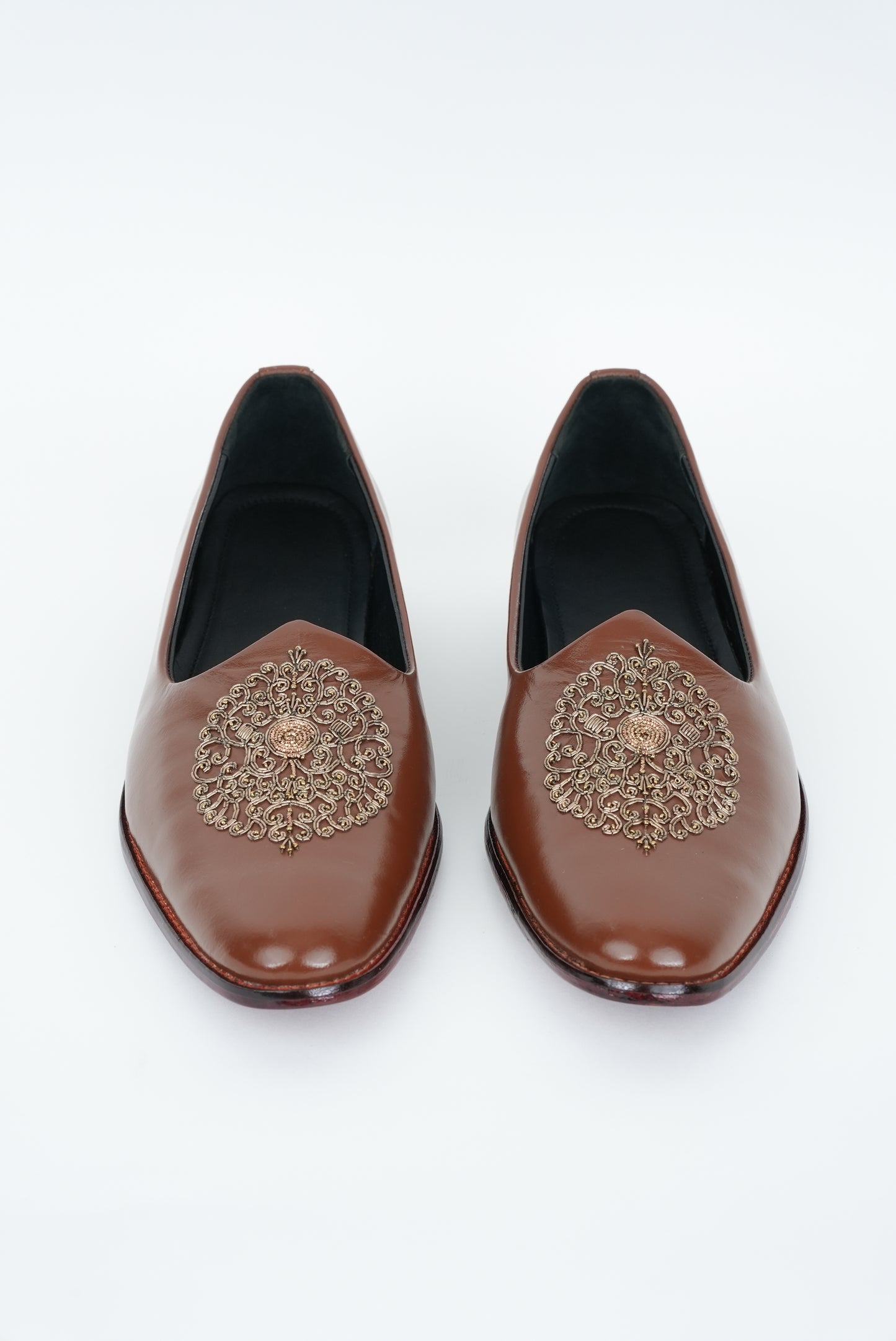 CLASSIC BROWN WITH  GOLD EMBRIODERY JUTTI