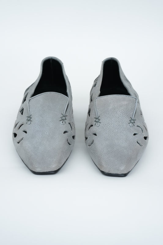 CLASSIC ASH GREY CUT JUTTI