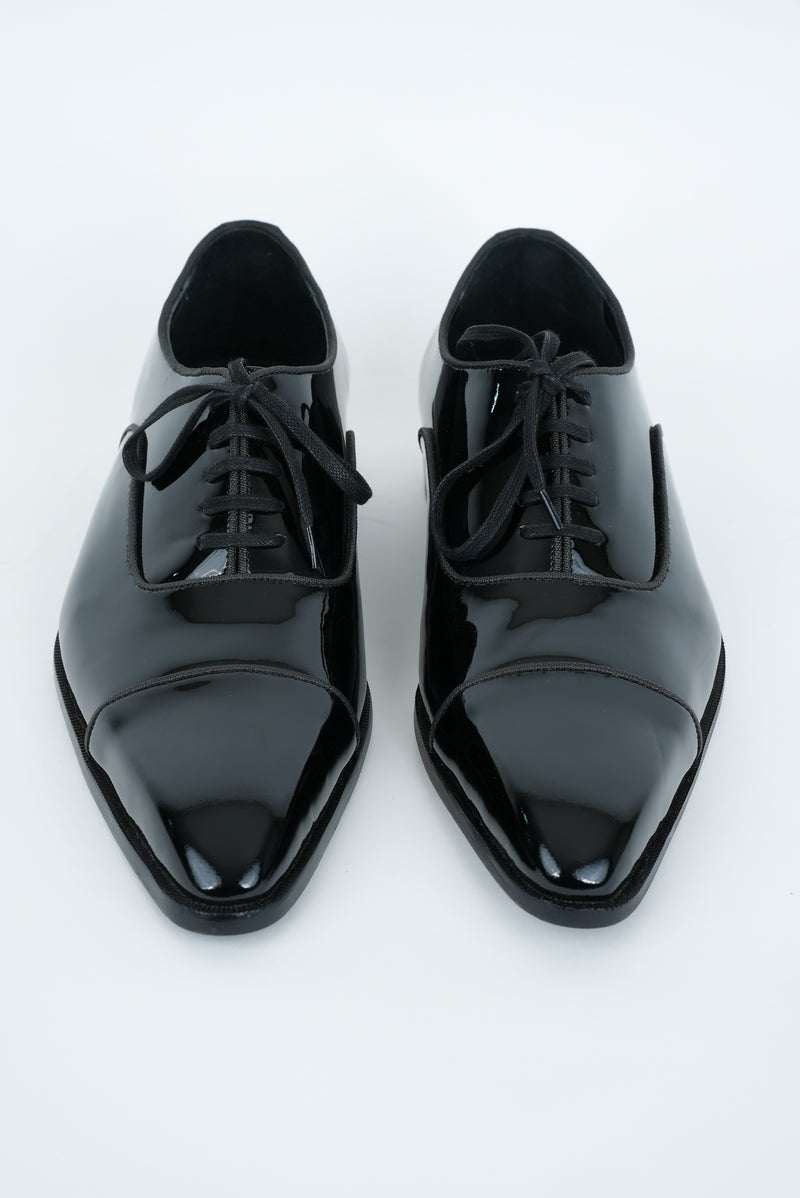 BLACK LACED WHOLECUT  SHOES WITH A  POINTED TOE  AND STACKED HEEL