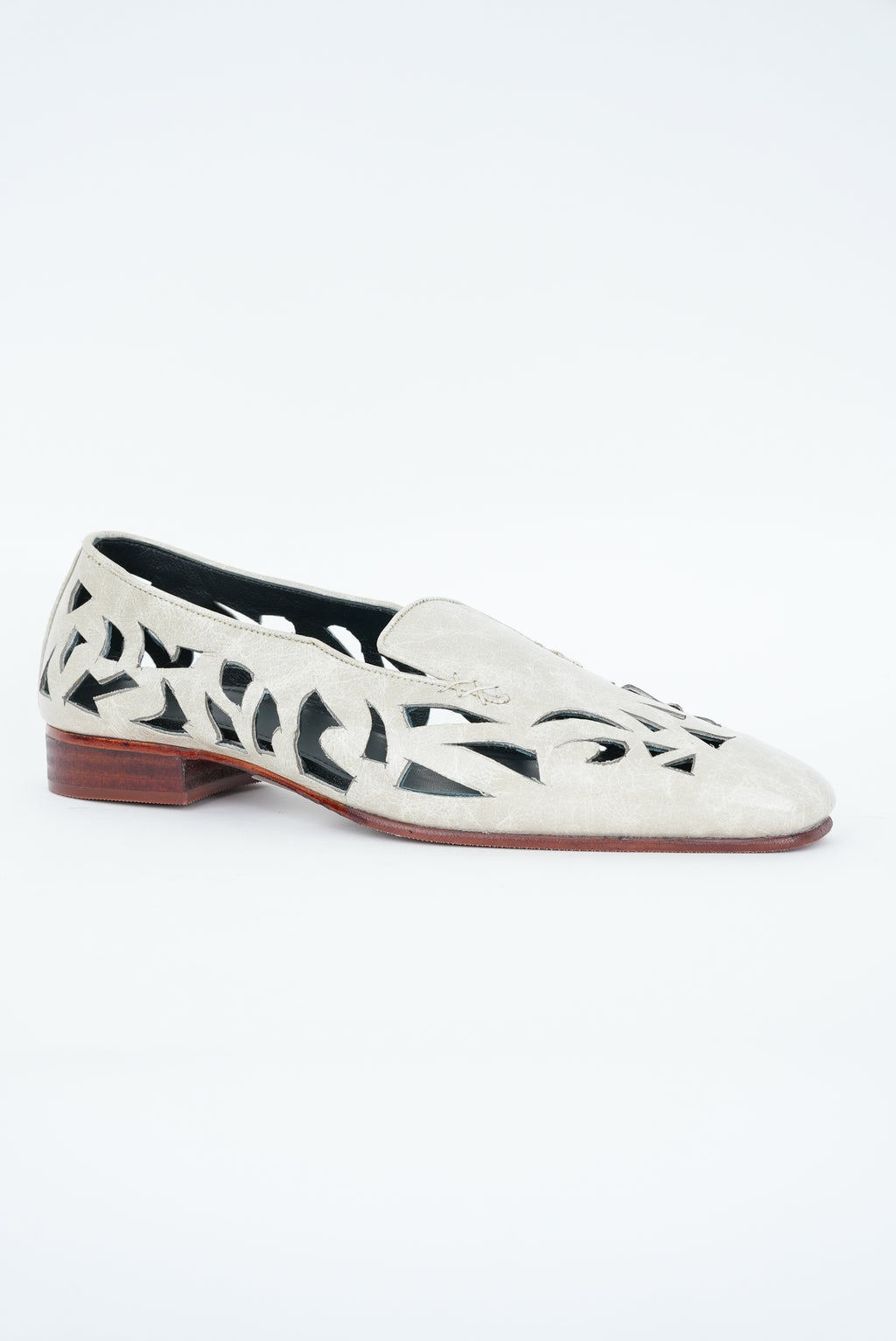 CLASSIC WHITE CUT JUTTI