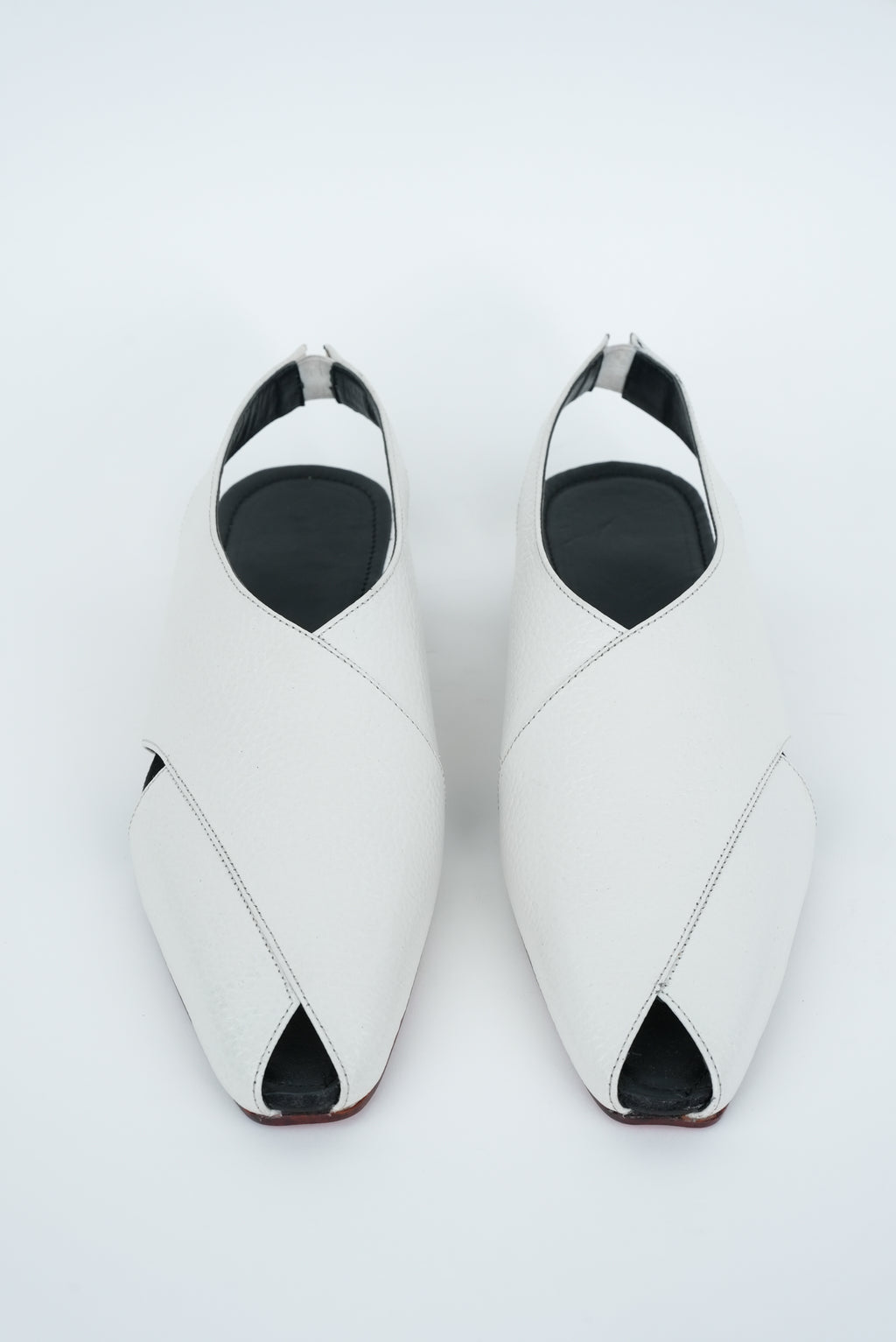 CLASSIC WHITE CRISS-CROSS  STRAP SANDAL