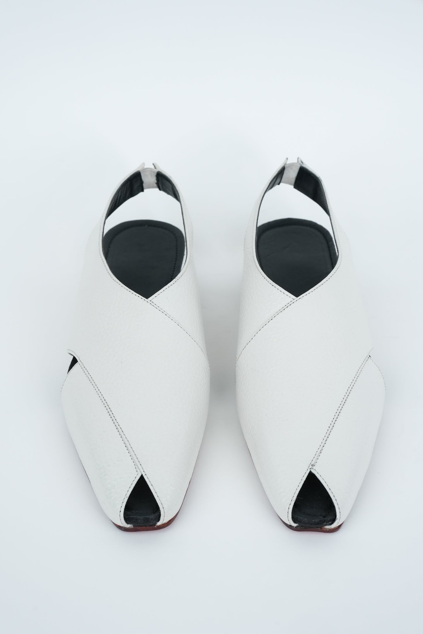 CLASSIC WHITE CRISS-CROSS  STRAP SANDAL