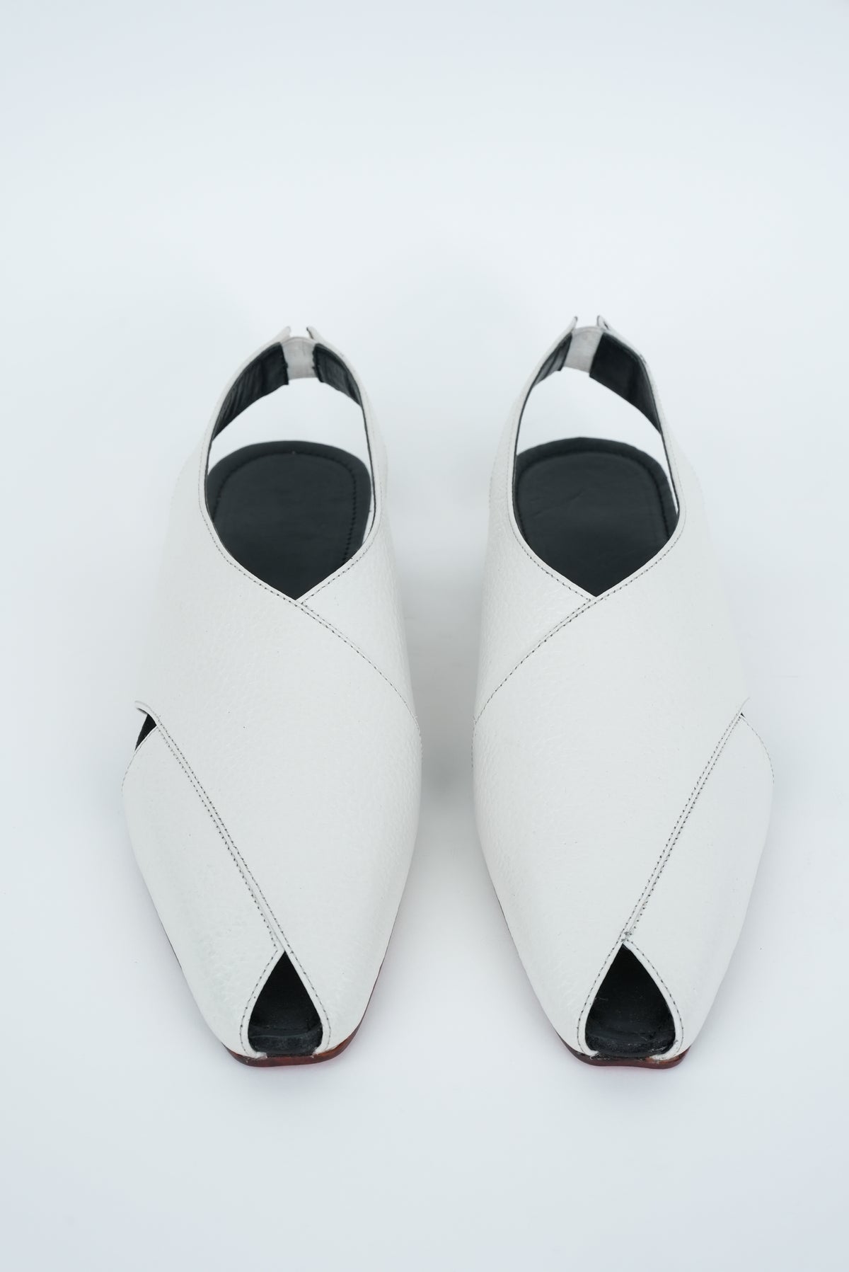 CLASSIC WHITE CRISS-CROSS  STRAP SANDAL