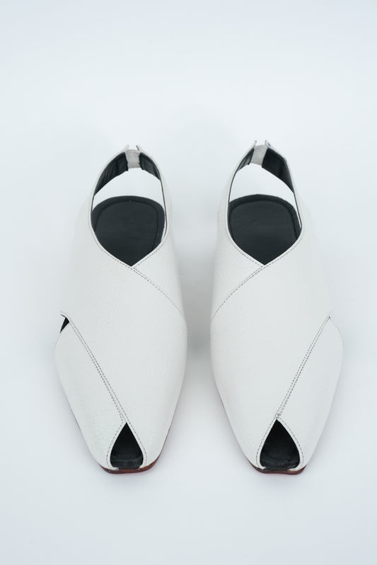 CLASSIC WHITE CRISS-CROSS  STRAP SANDAL